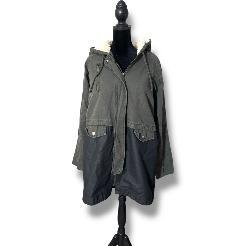 Sun & Shadow Hooded 2 Tone Faux Fur Lined Zip Up Canvas Army Fatigue Jacket - Picture 2 of 16